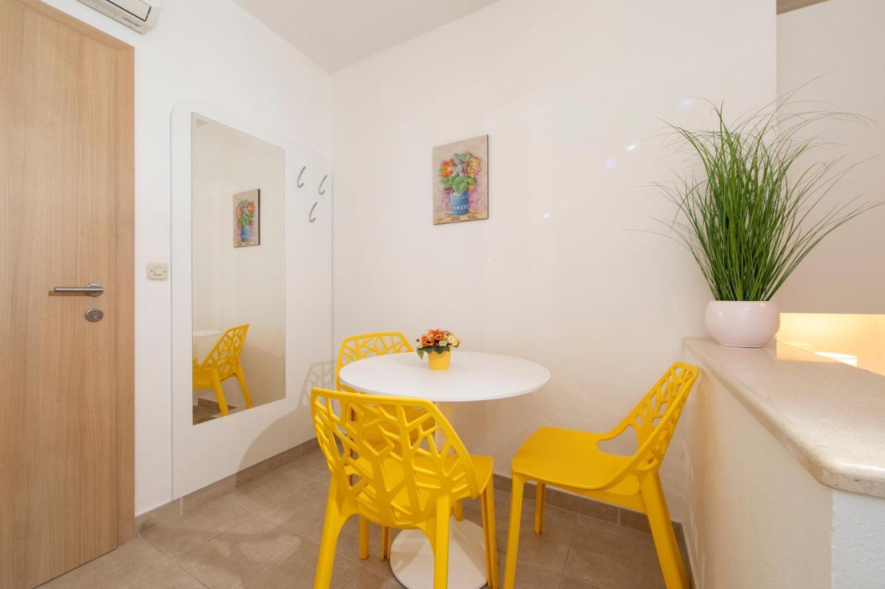 Apartments Milana 2 Tucepi Exterior photo